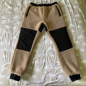 Coat of arms tech Sherpa pants large
